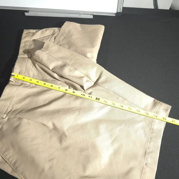 Nike Golf Shorts Mens 38 Beige Pleated Khaki Golfing Casual Walking Performances - Picture 3 of 13